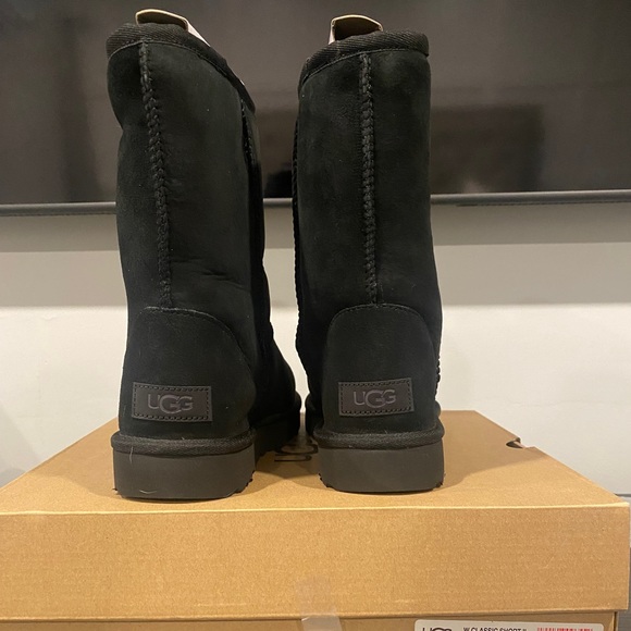 Black UGG BOOTS, never worn - Picture 2 of 3